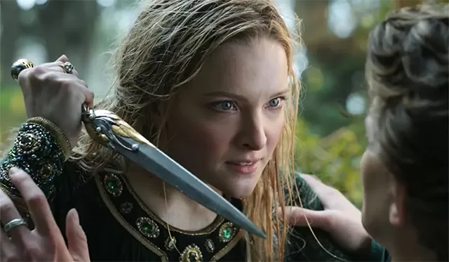 gladriel trying to stab elron in lord of the rings the rings of power