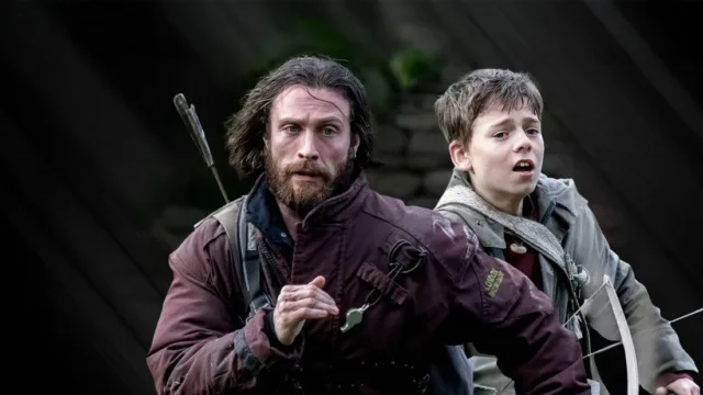 aaron taylor-johnson running in this still from 28 years later